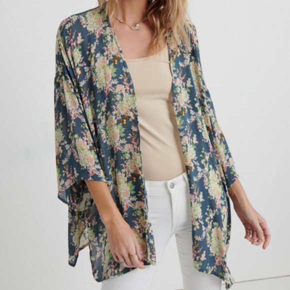 Lucky Brand Tops - Lucky Brand floral kimono
